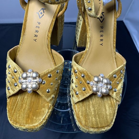 NWOT Katy Perry Studded Platform Sandals - Picture 3 of 7
